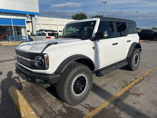 OXFORD WHITE 2024 Ford Bronco Badlands