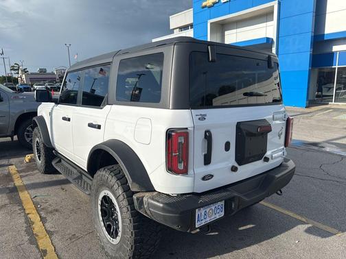 OXFORD WHITE 2024 Ford Bronco Badlands