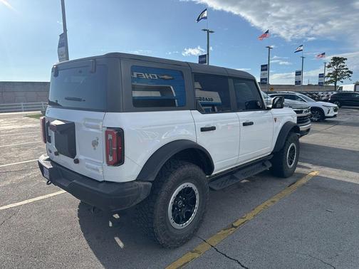 OXFORD WHITE 2024 Ford Bronco Badlands