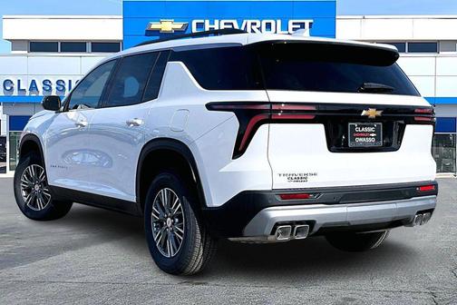 Summit White 2026 Chevrolet Traverse LT