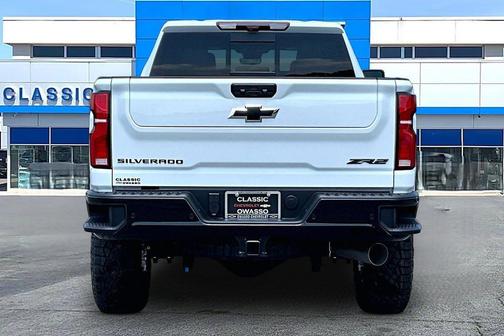 Summit White 2026 Chevrolet Silverado 2500 Crew Cab, Standard Bed, XR2, 4WD
