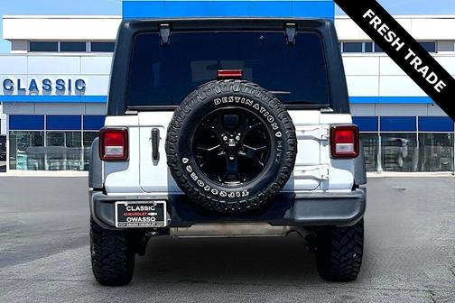 Bright White Clearcoat 2022 Jeep Wrangler Willys