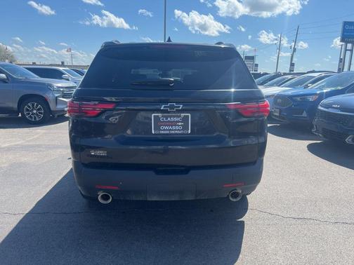 Mosaic Black Metallic 2023 Chevrolet Traverse LS