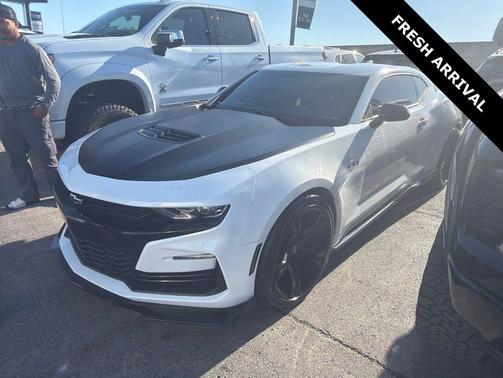 Summit White 2022 Chevrolet Camaro RWD Coupe LT1