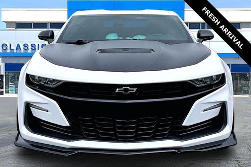 Summit White 2022 Chevrolet Camaro RWD Coupe LT1