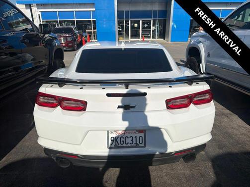 Summit White 2022 Chevrolet Camaro RWD Coupe LT1