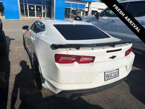 Summit White 2022 Chevrolet Camaro RWD Coupe LT1