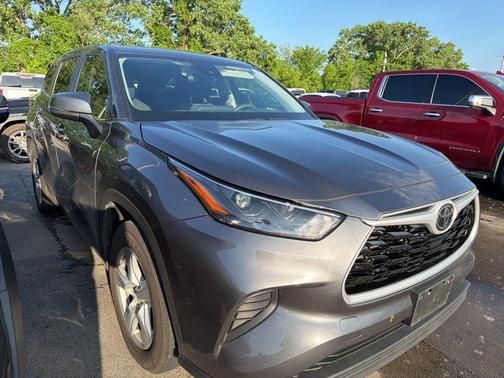 Magnetic Gray Metallic 2023 Toyota Highlander L