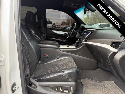 2016 Cadillac Escalade Standard