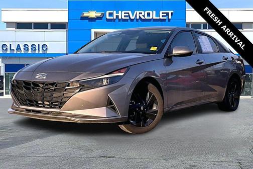 2023 Hyundai ELANTRA SEL