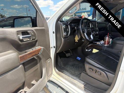 White Frost Tricoat 2019 GMC Sierra 1500 SLT
