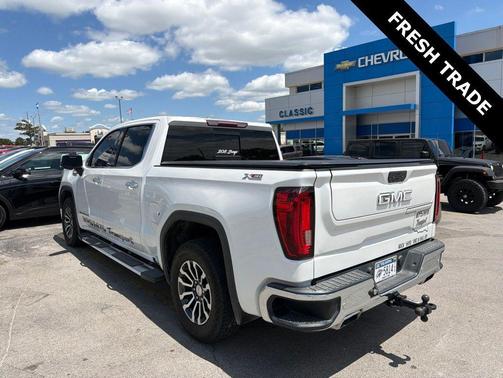 White Frost Tricoat 2019 GMC Sierra 1500 SLT