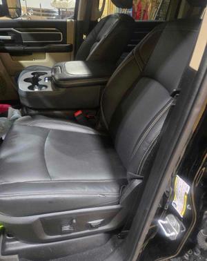 Diamond Black Crystal Pearlcoat 2022 RAM 3500 Big Horn Crew Cab 4x4 8' Box
