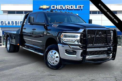 Diamond Black Crystal Pearlcoat 2022 RAM 3500 Big Horn Crew Cab 4x4 8' Box