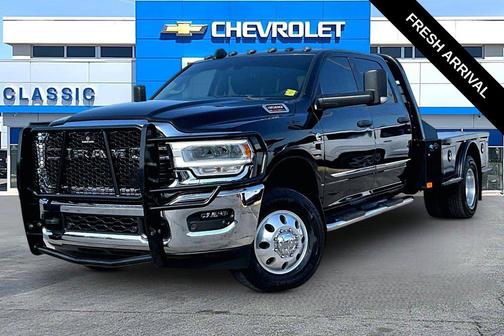 Diamond Black Crystal Pearlcoat 2022 RAM 3500 Big Horn Crew Cab 4x4 8' Box