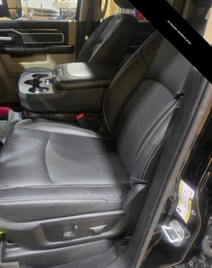 Diamond Black Crystal Pearlcoat 2022 RAM 3500 Big Horn Crew Cab 4x4 8' Box