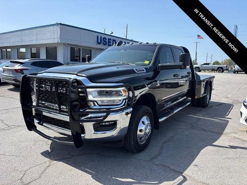 Diamond Black Crystal Pearlcoat 2022 RAM 3500 Big Horn Crew Cab 4x4 8' Box