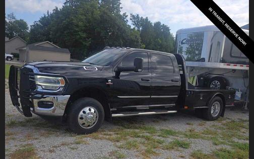 Diamond Black Crystal Pearlcoat 2022 RAM 3500 Big Horn Crew Cab 4x4 8' Box