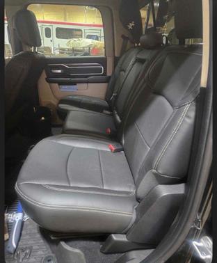 Diamond Black Crystal Pearlcoat 2022 RAM 3500 Big Horn Crew Cab 4x4 8' Box