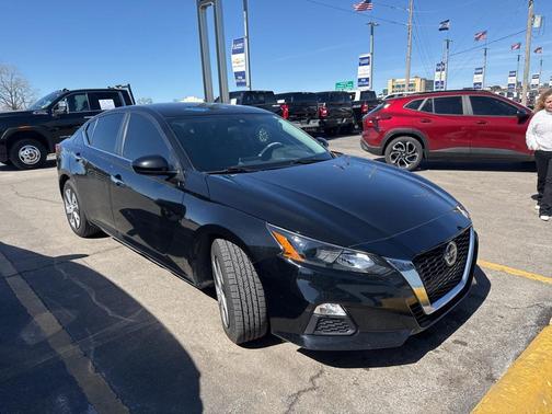 2022 Nissan Altima S FWD