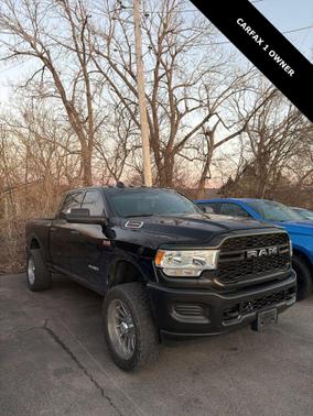 2022 RAM 2500 Tradesman Crew Cab 4x4 6'4' Box