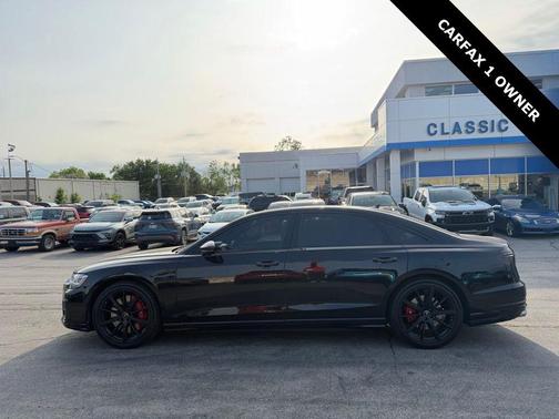 Mythos Black Metallic 2023 Audi S8 4.0T