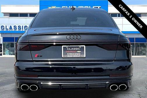 Mythos Black Metallic 2023 Audi S8 4.0T
