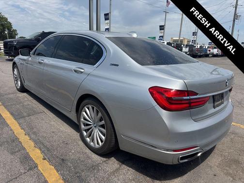 Glacier Silver Metallic 2018 BMW 740e xDrive iPerformance