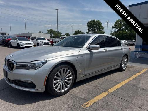 Glacier Silver Metallic 2018 BMW 740e xDrive iPerformance