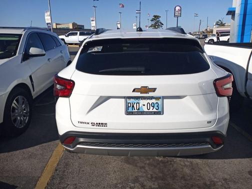 2025 Chevrolet Trax LT