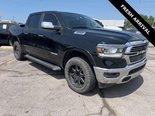 Diamond Black Crystal Pearlcoat 2019 RAM 1500 Laramie