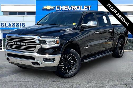 Diamond Black Crystal Pearlcoat 2019 RAM 1500 Laramie