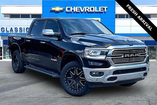 Diamond Black Crystal Pearlcoat 2019 RAM 1500 Laramie