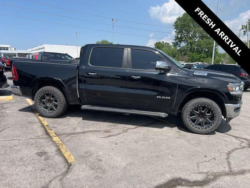 Diamond Black Crystal Pearlcoat 2019 RAM 1500 Laramie