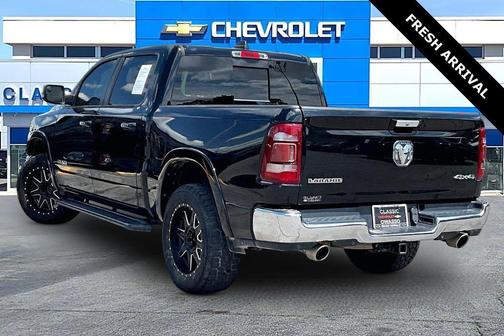 Diamond Black Crystal Pearlcoat 2019 RAM 1500 Laramie