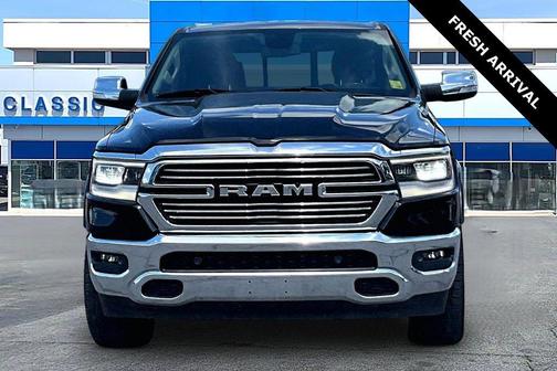 Diamond Black Crystal Pearlcoat 2019 RAM 1500 Laramie