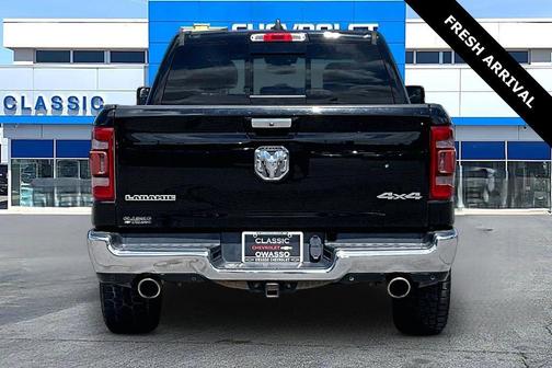 Diamond Black Crystal Pearlcoat 2019 RAM 1500 Laramie