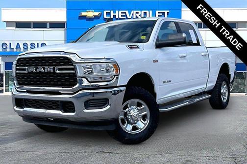 Bright White Clearcoat 2022 RAM 2500 Big Horn Crew Cab 4x4 6'4' Box