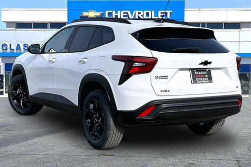 Summit White 2026 Chevrolet Trax LT