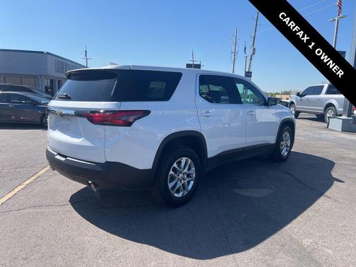 Summit White 2022 Chevrolet Traverse LS