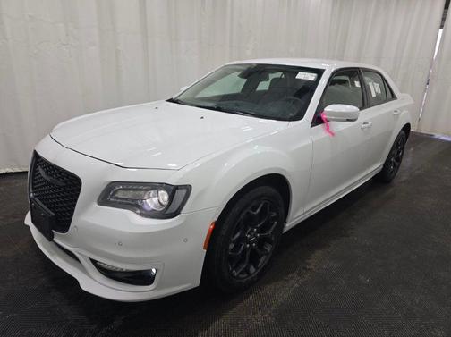 2023 Chrysler 300 Touring