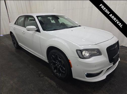 2023 Chrysler 300 Touring