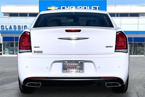 Bright White 2023 Chrysler 300 Touring