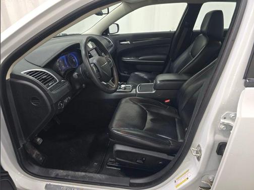 2023 Chrysler 300 Touring