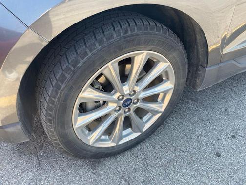 Magnetic 2018 Ford Edge Titanium