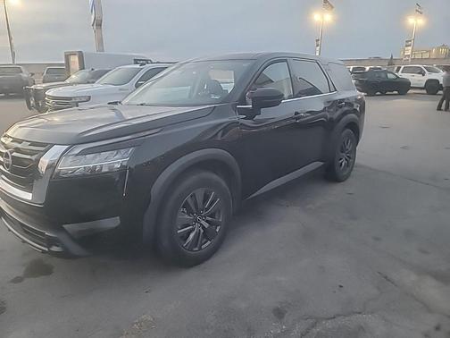 2022 Nissan Pathfinder S 2WD