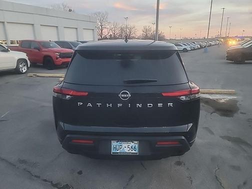 2022 Nissan Pathfinder S 2WD