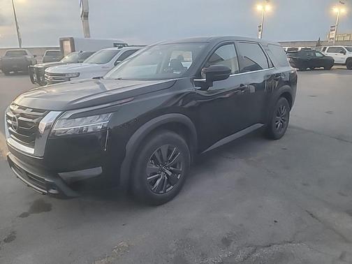2022 Nissan Pathfinder S 2WD