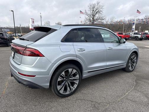 2025 Audi Q8 55 Premium