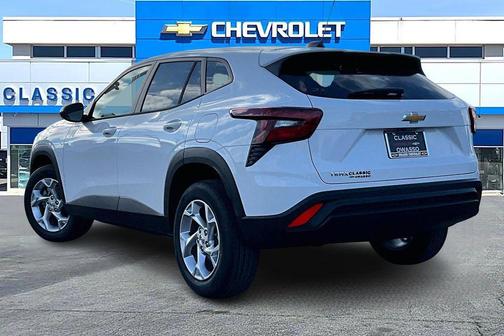Summit White 2026 Chevrolet Trax LS